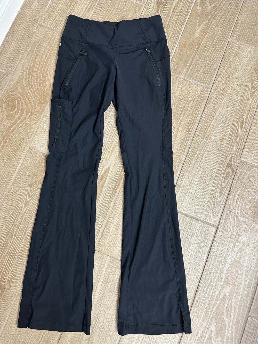 Grey’s Anatomy by Barco Edge Black Performance Cargo Wide Leg Pants